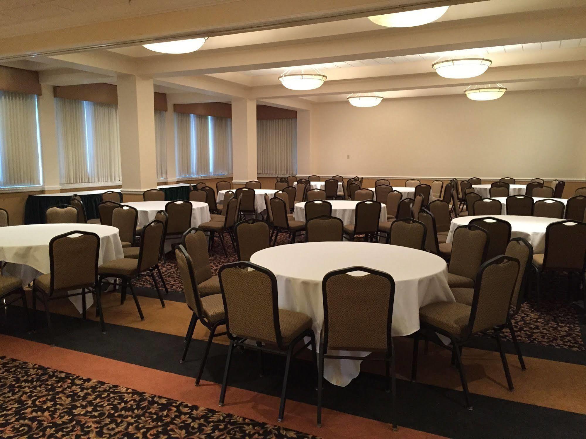 Kaiser Hotel Bridgeton Bagian luar foto
