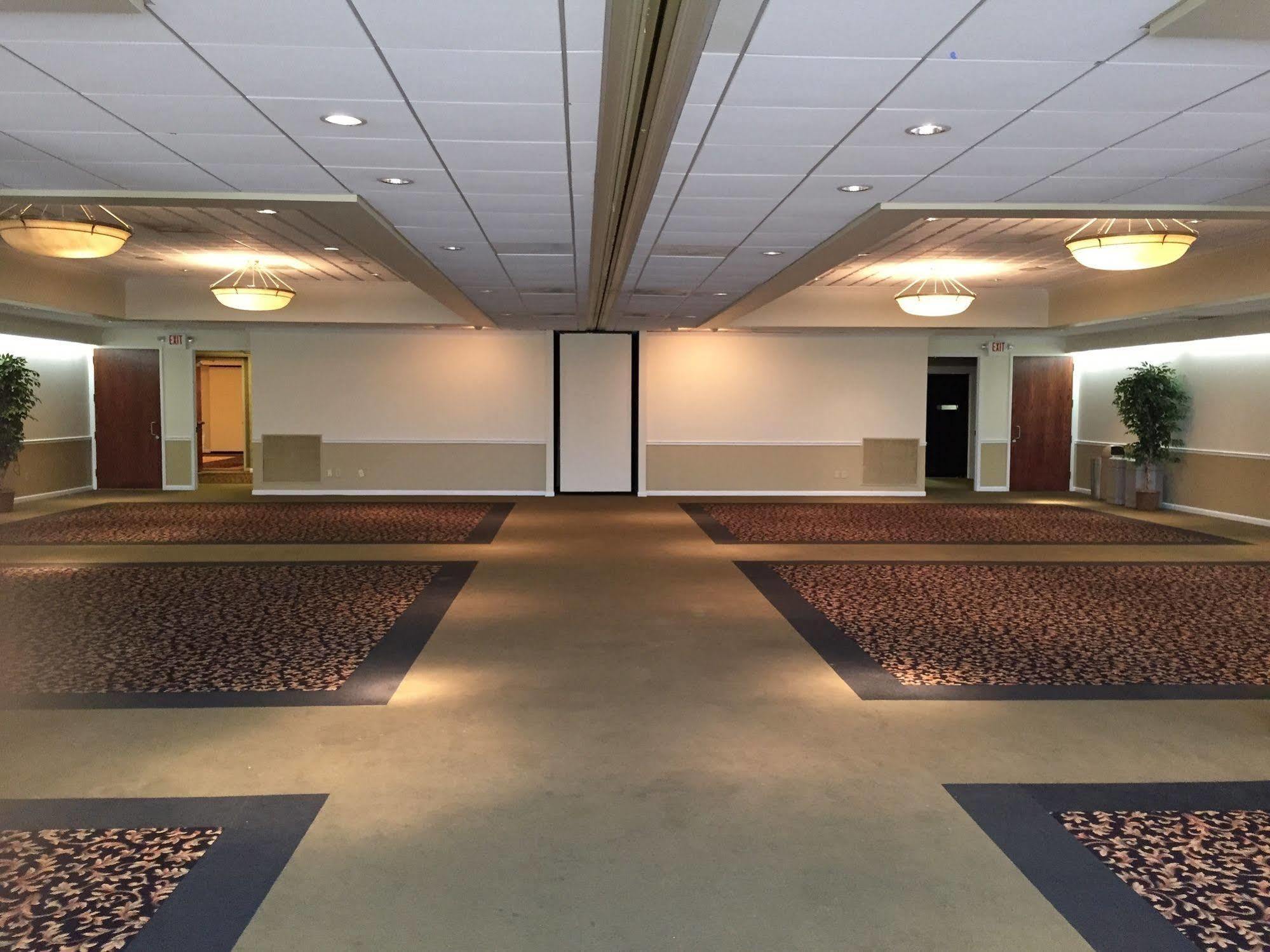 Kaiser Hotel Bridgeton Bagian luar foto