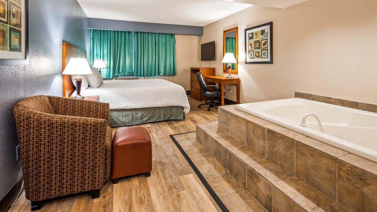 Kaiser Hotel Bridgeton Bagian luar foto